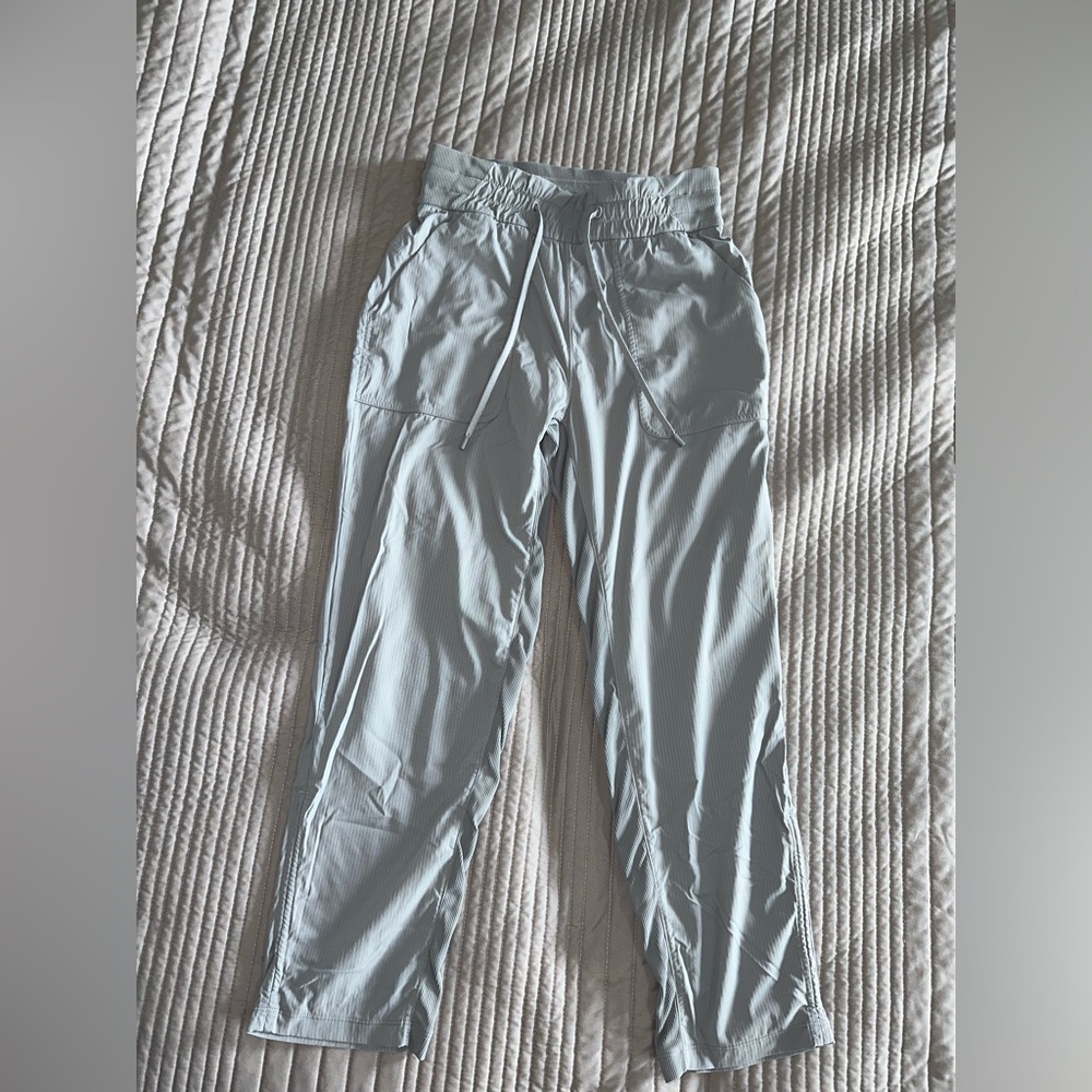 LULULEMON DANCE STUDIO JOGGERS. SIZE 4